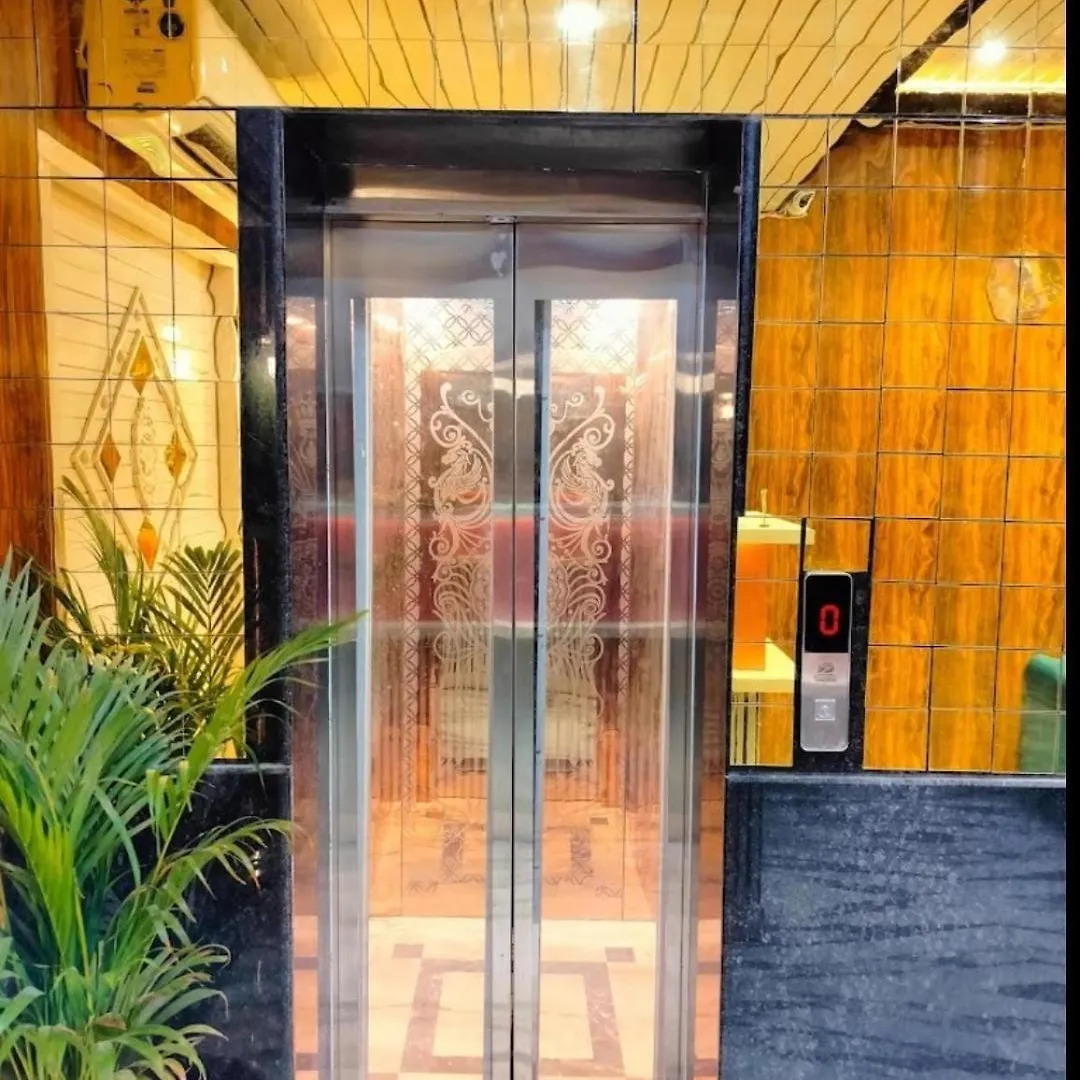 !! Varanasi Hotel Vinayak Grand -Near Kasi Vishwanath Temple & Ganga River - 300M Sankat Mochan Hanuman Temple #Fully Air Conditioning #Free Wi-Fi #Parking #Lift #Room Service #Premium Hotel In Varanasi !! 4*,