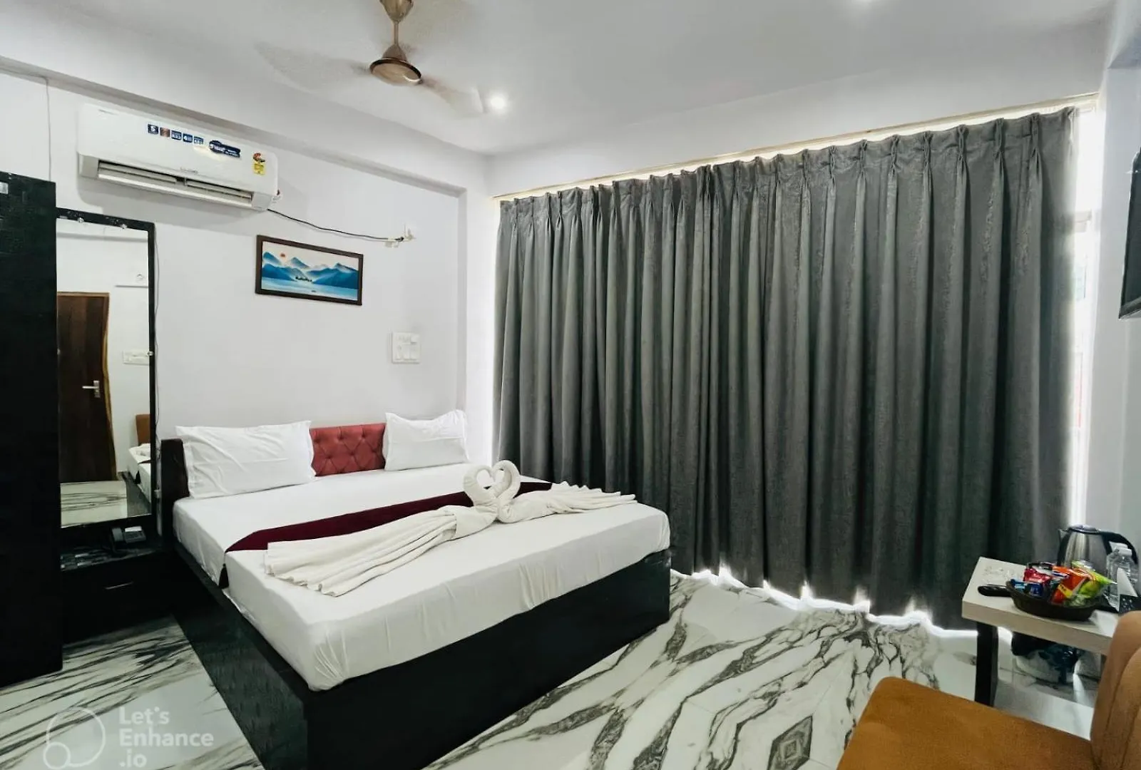 !! Varanasi Hotel Vinayak Grand -Near Kasi Vishwanath Temple & Ganga River - 300M Sankat Mochan Hanuman Temple #Fully Air Conditioning #Free Wi-Fi #Parking #Lift #Room Service #Premium Hotel In Varanasi !! India