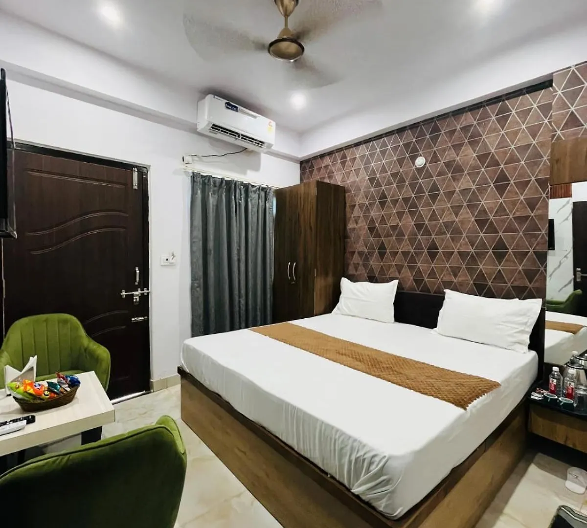 !! Varanasi Hotel Vinayak Grand -Near Kasi Vishwanath Temple & Ganga River - 300M Sankat Mochan Hanuman Temple #Fully Air Conditioning #Free Wi-Fi #Parking #Lift #Room Service #Premium Hotel In Varanasi !!